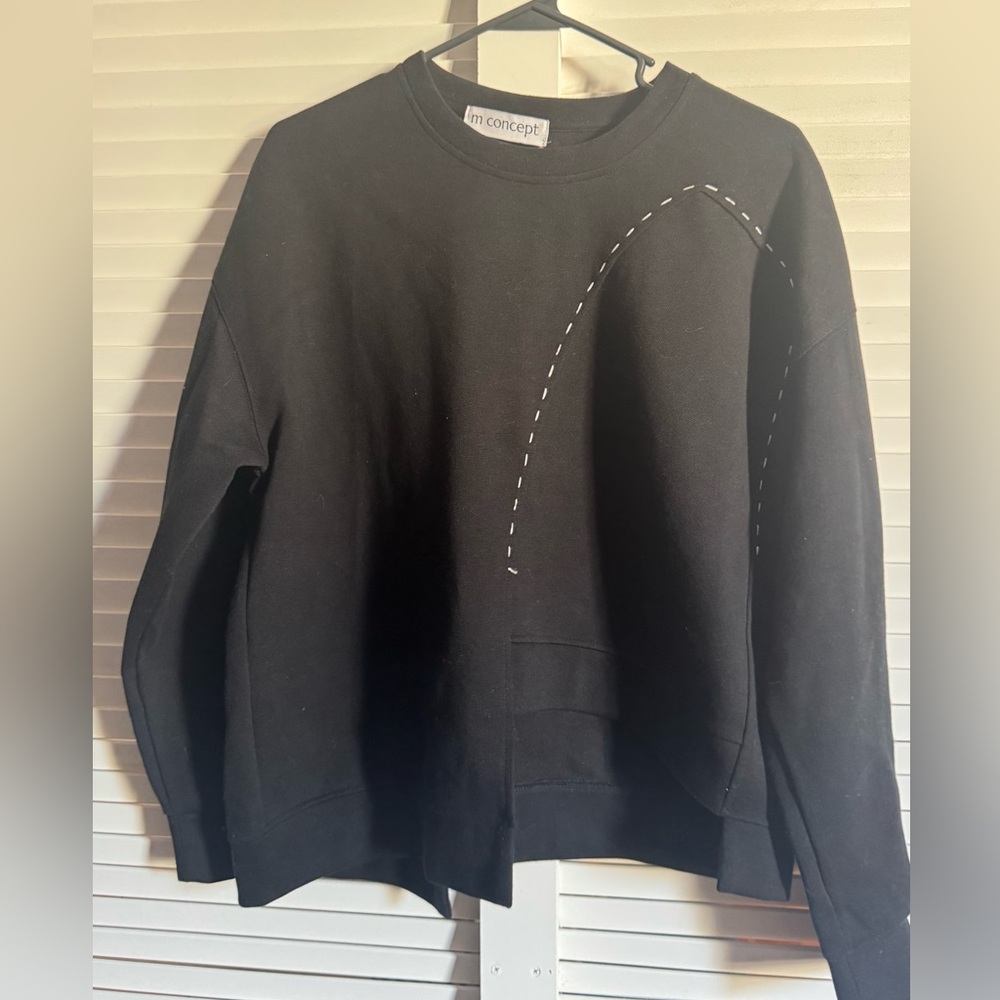 m. concept black crewneck sweatshirt with contrast stitching details